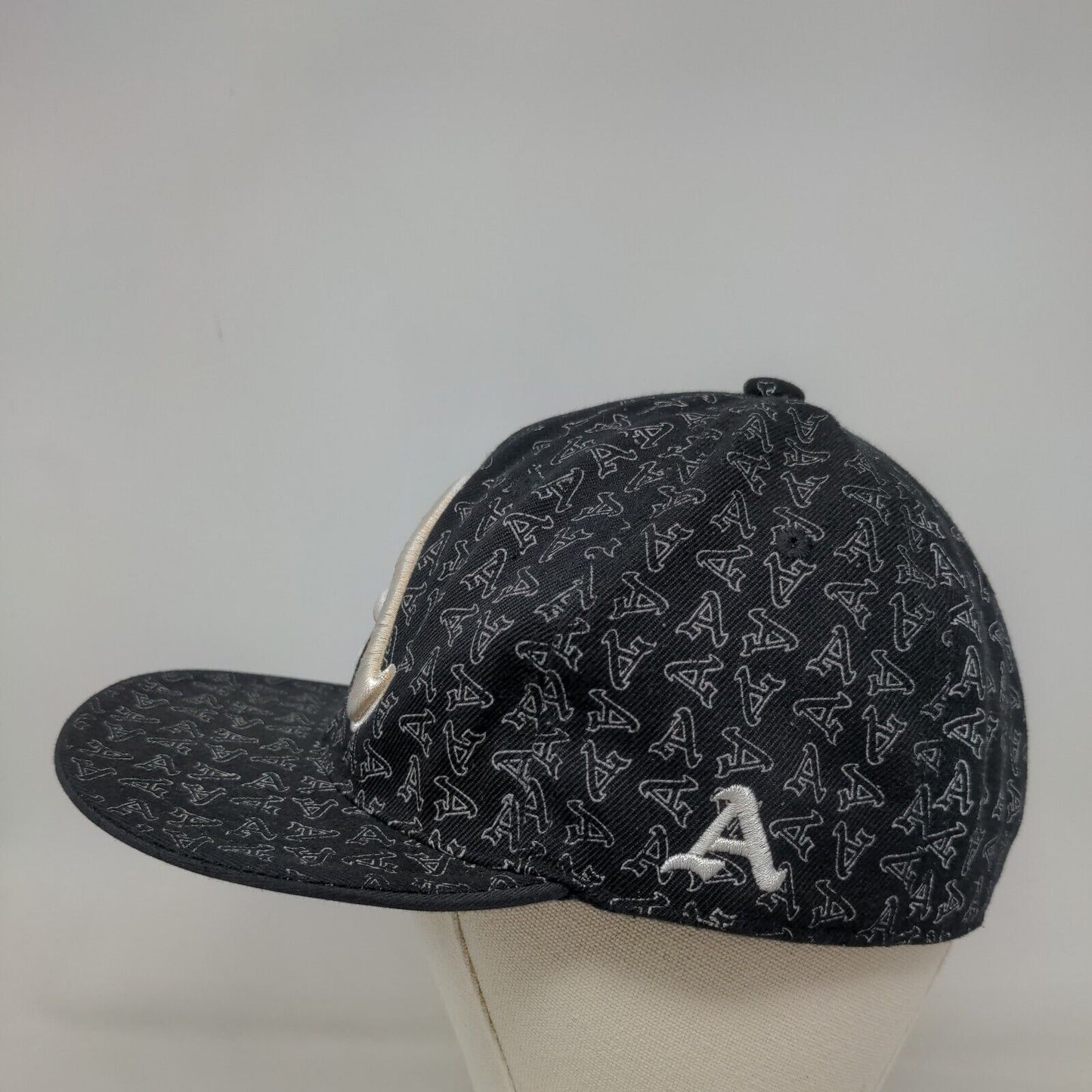 Best Headwear Men's Fitted Flat Bill Hat Black L All Over Print Atlanta Braves