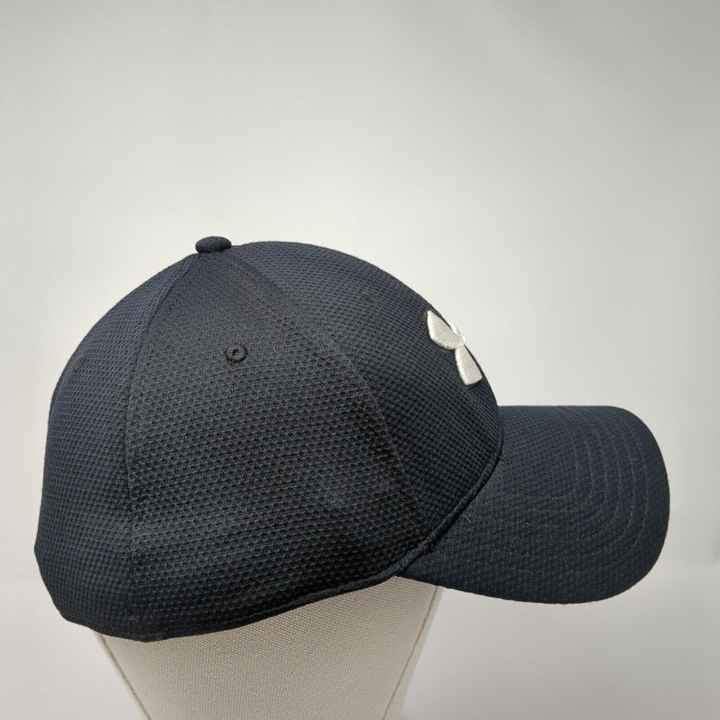 Under Armour Fitted Hat Black Size L/XL Embroidered Vented Holes 6 Panel