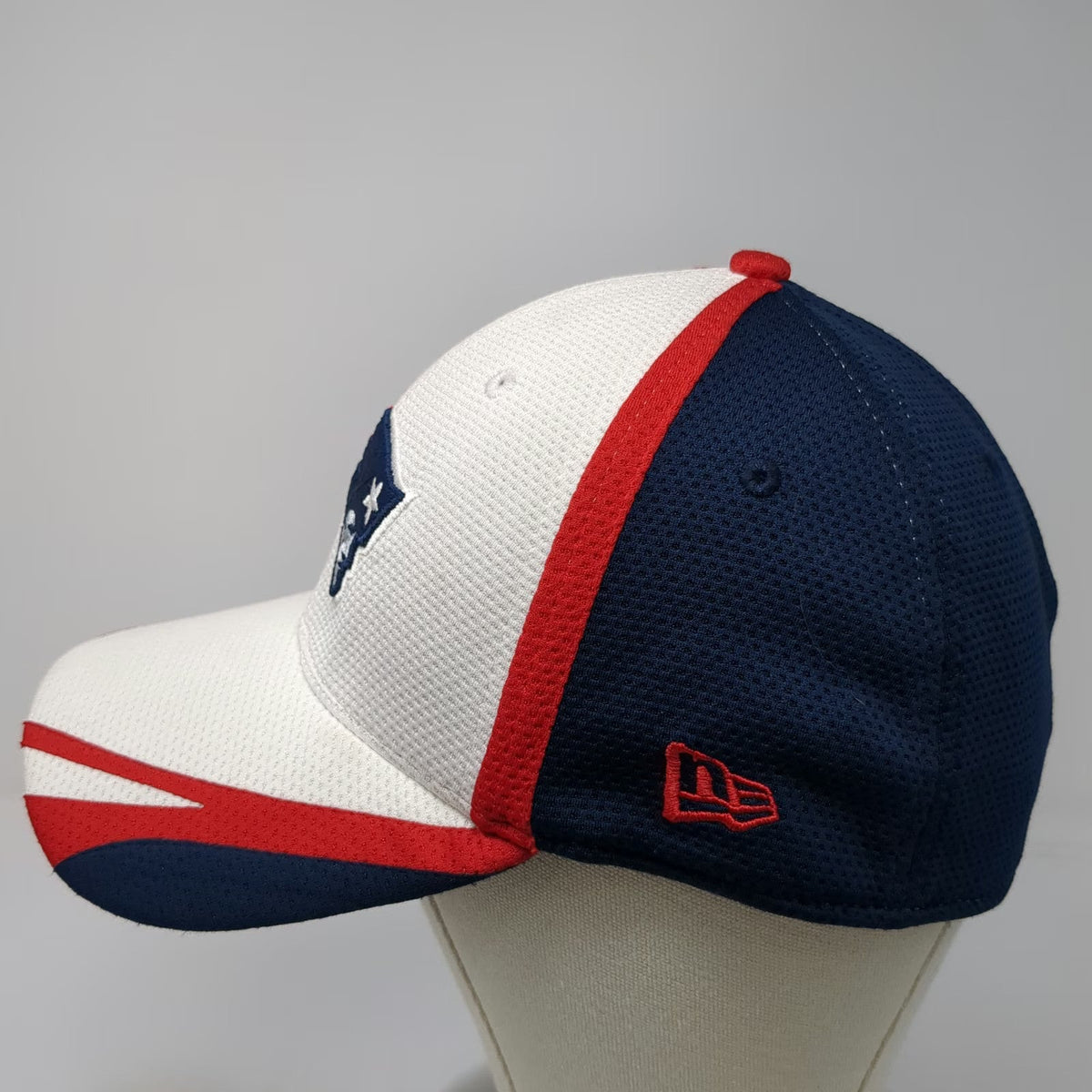 New England Patriots NFL New Era Cap White Blue Red L 39THIRTY Stretch Fit Hat