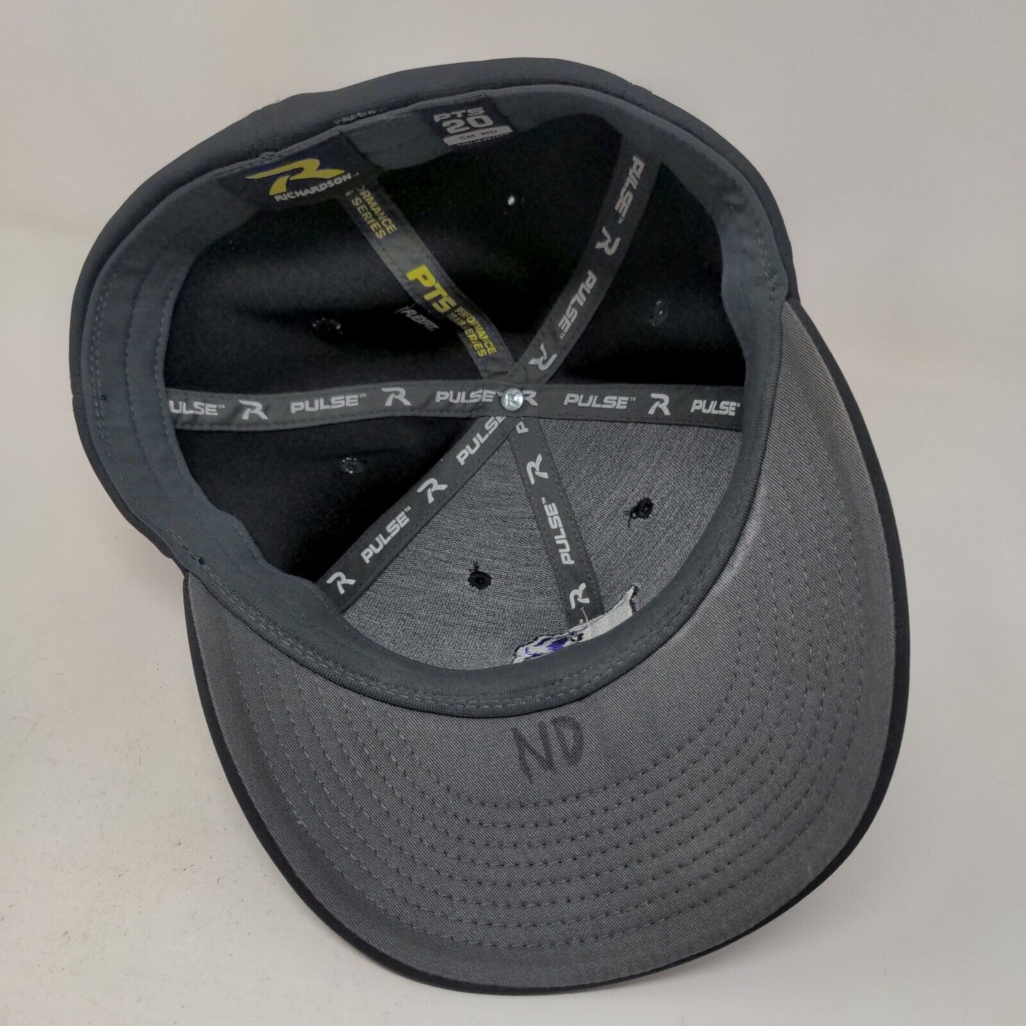Richardson Men's Fitted Hat Black Size S-M Embroidered B Logo PTS 20