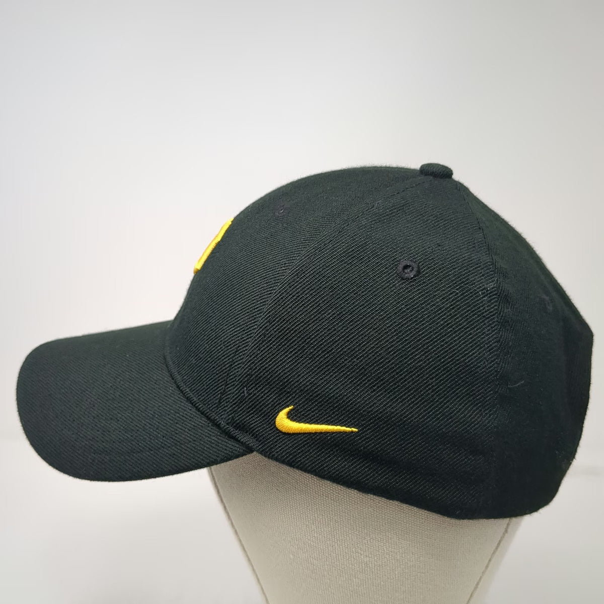 Pittsburgh Pirates MLB Nike Baseball Cap Black OSFM Embroidered Strapback Hat