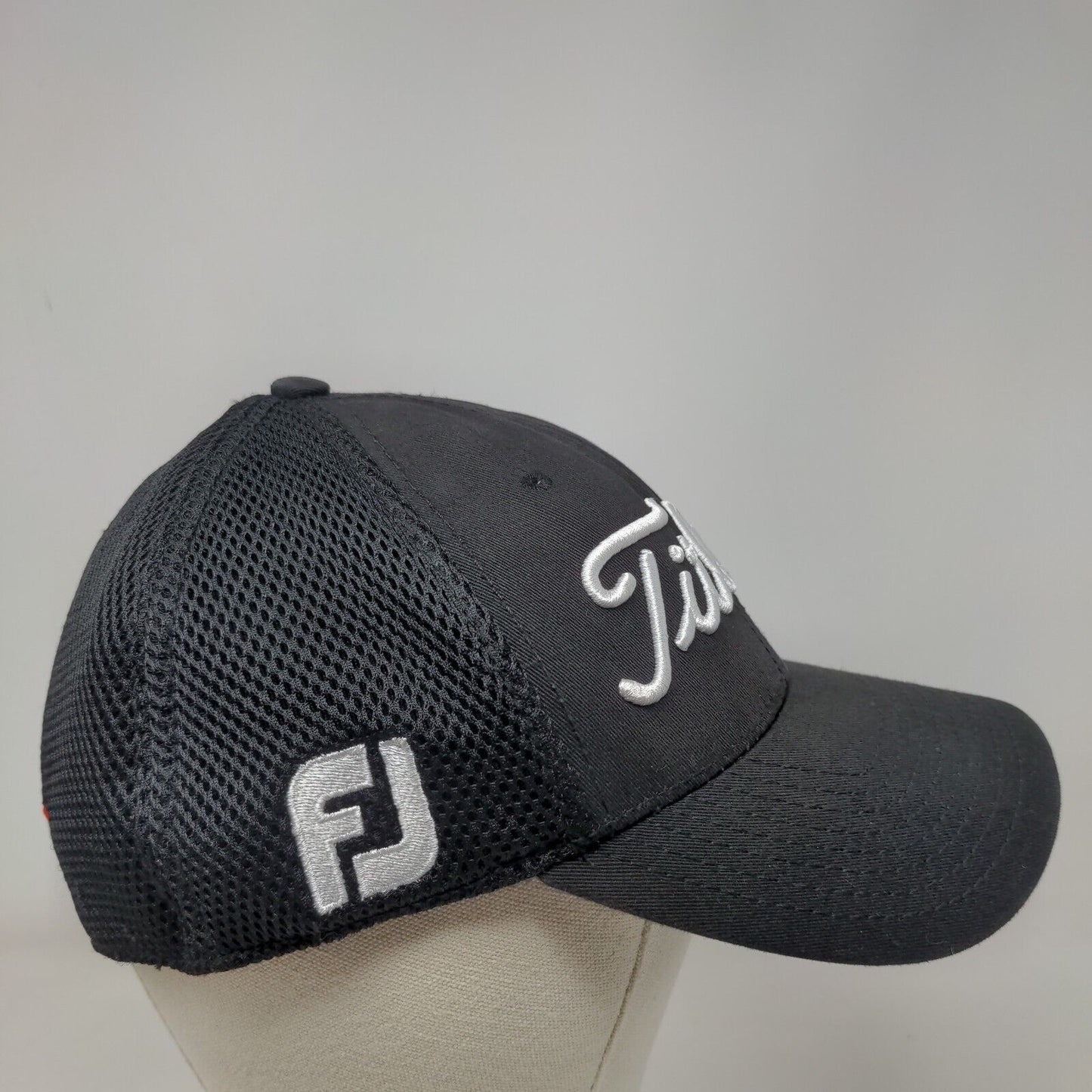 Titleist Pro V1 Fitted Hat Black S/M Breathable Mesh Embroidered New Era