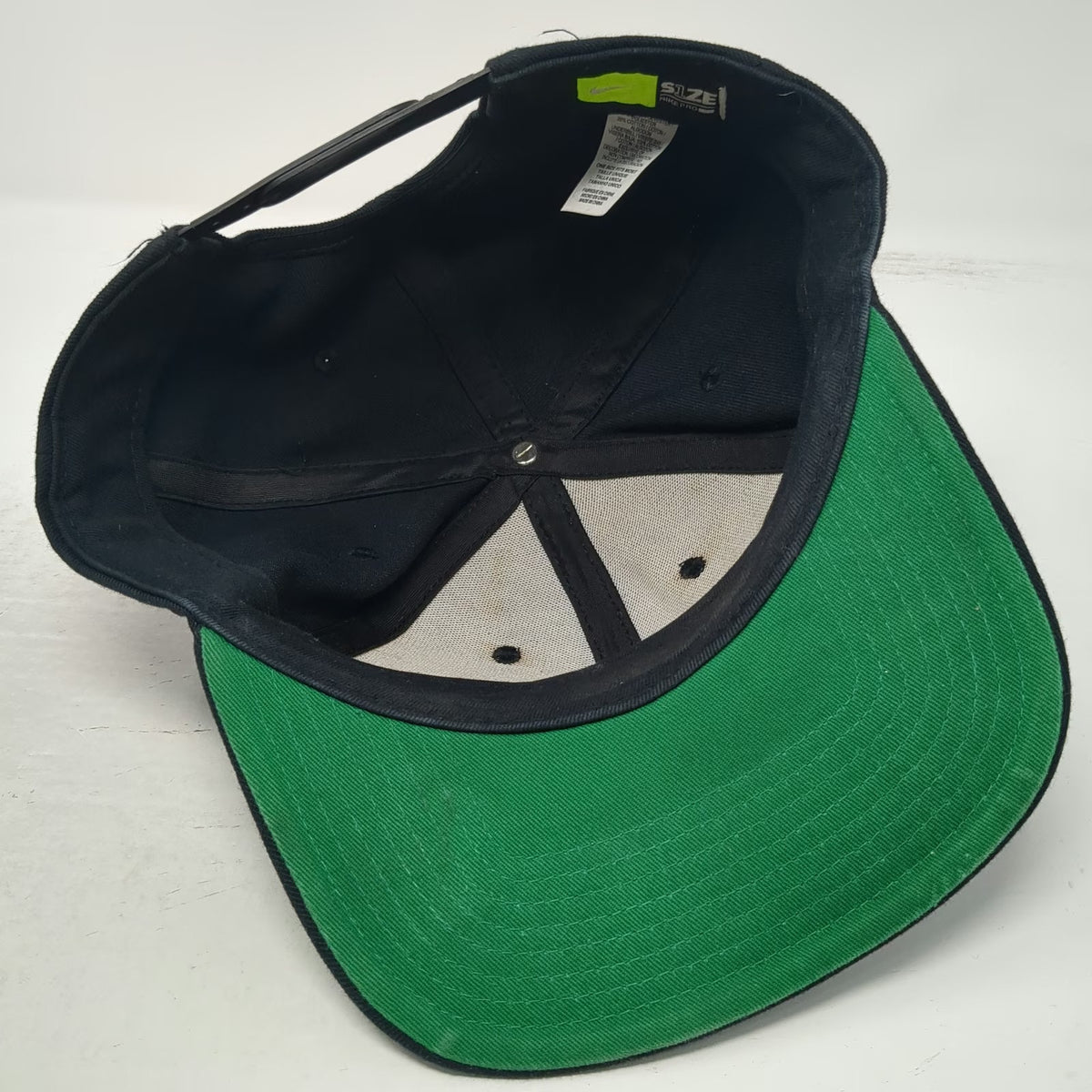 Nike Snapback Black One Size Pro Embroidered Swoosh Green Underbrim 6 Panel Hat