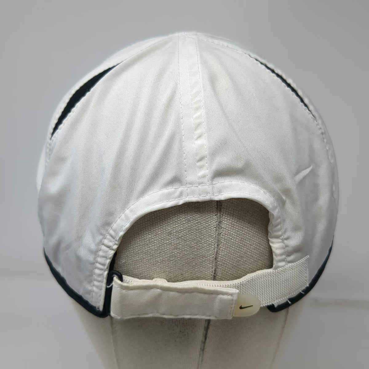 Nike Baseball Cap White One Size Dri-Fit Featherlight Strapback Swoosh Sport Hat