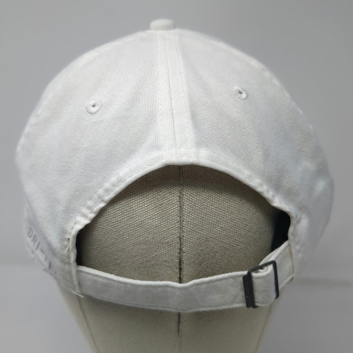 Nike Illinois Fighting Illini NCAA White One Size Cap Dri-Fit Slideback Hat Logo