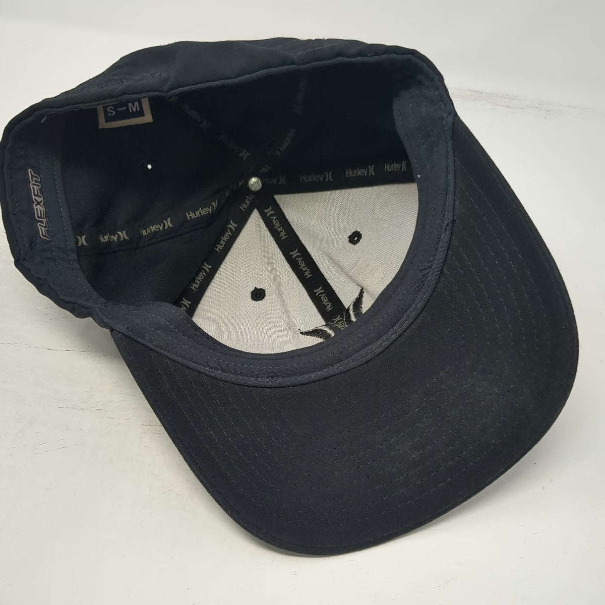 Hurley Baseball Cap Black M Flexfit Tonal Embroidered Logo Polyester Hat