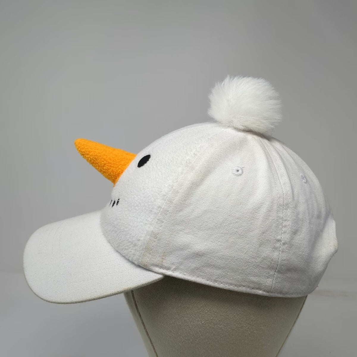 Mad Engine Snowman White One Size Snapback Hat 3D Carrot Nose Pom-pom Christmas