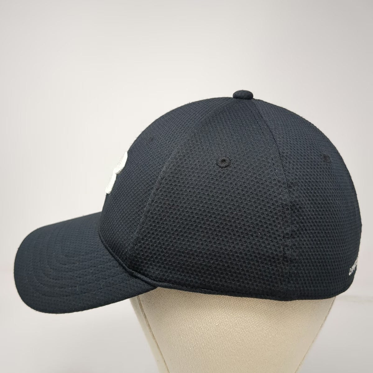 Under Armour Baseball Cap Black L Blitzing Classic Fit Embroidered Logo Hat