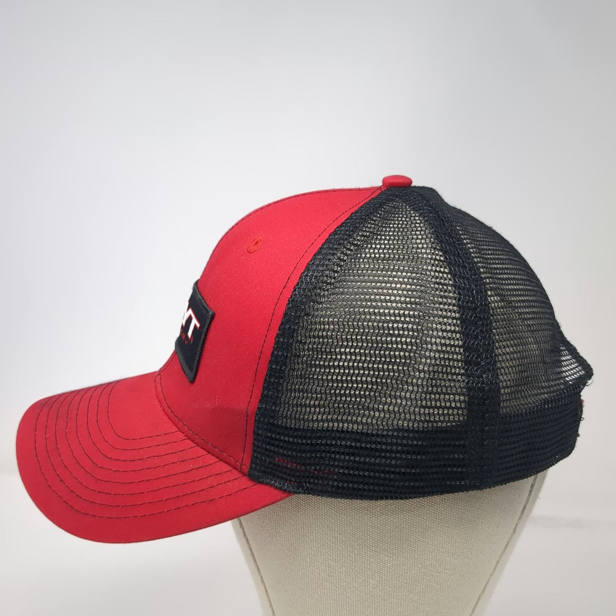 Hoyt Archery Red Black White One Size Trucker Hat Patch Snapback Hunting Gear