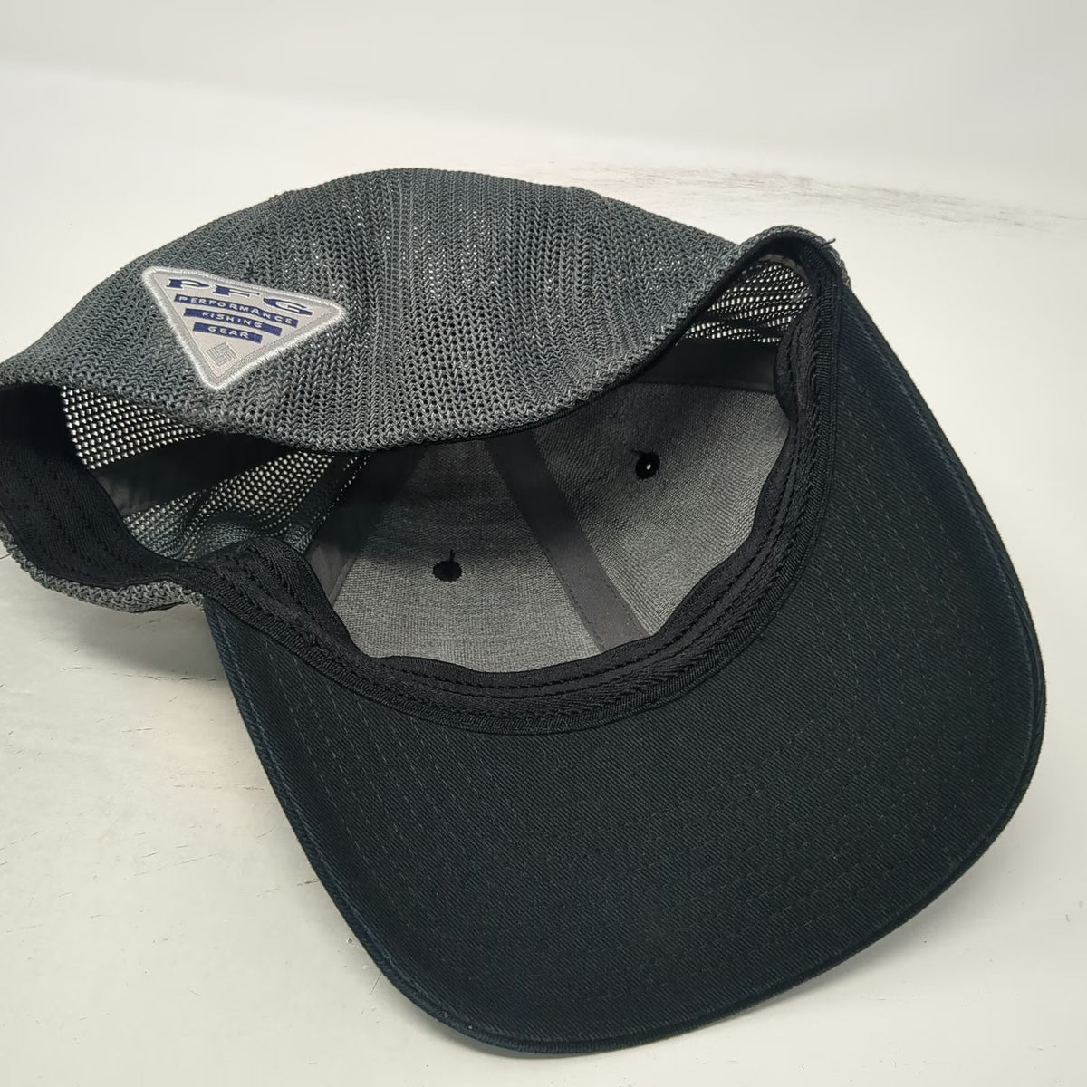 Columbia Baseball Cap Black XL Fishing Fish Flag Mesh Fitted Hat PFG Ruskin