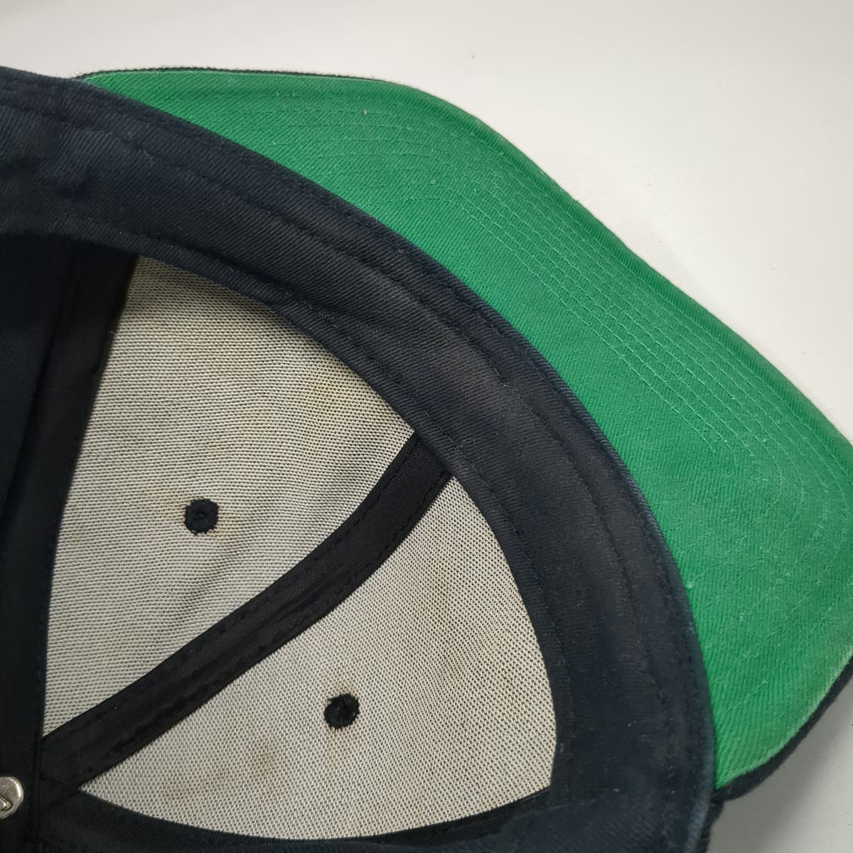 Nike Snapback Black One Size Pro Embroidered Swoosh Green Underbrim 6 Panel Hat