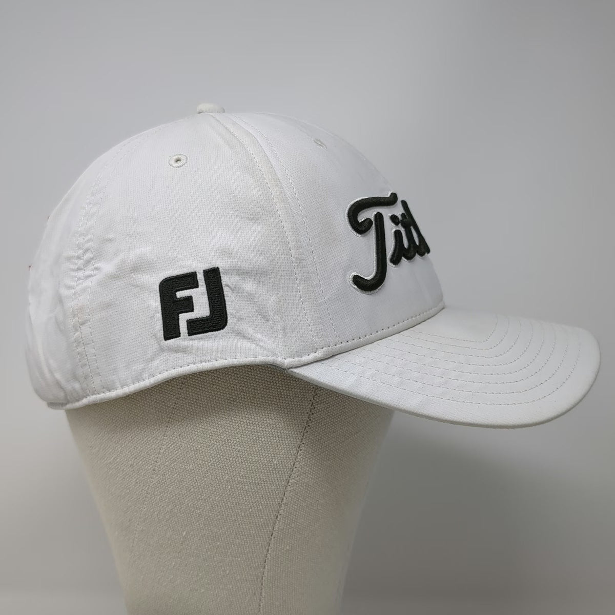 Titleist Baseball Cap White One Size Pro V1 FJ Performance Slideback Golf Hat