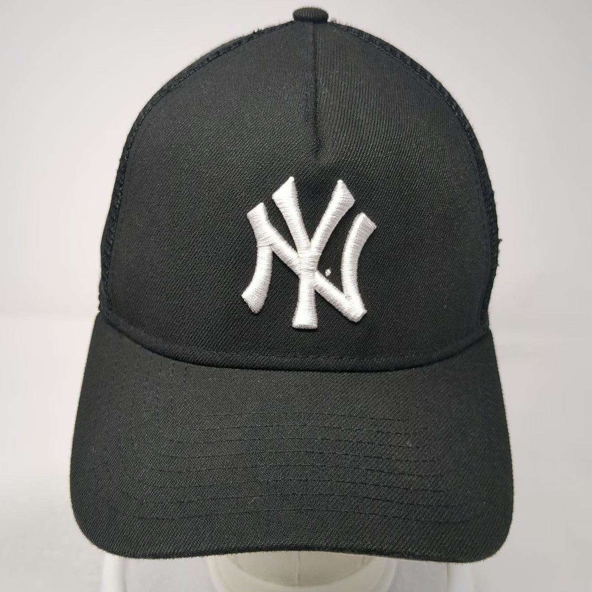 New York Yankees MLB New Era Trucker Hat Black One Size Mesh Snapback NY Logo