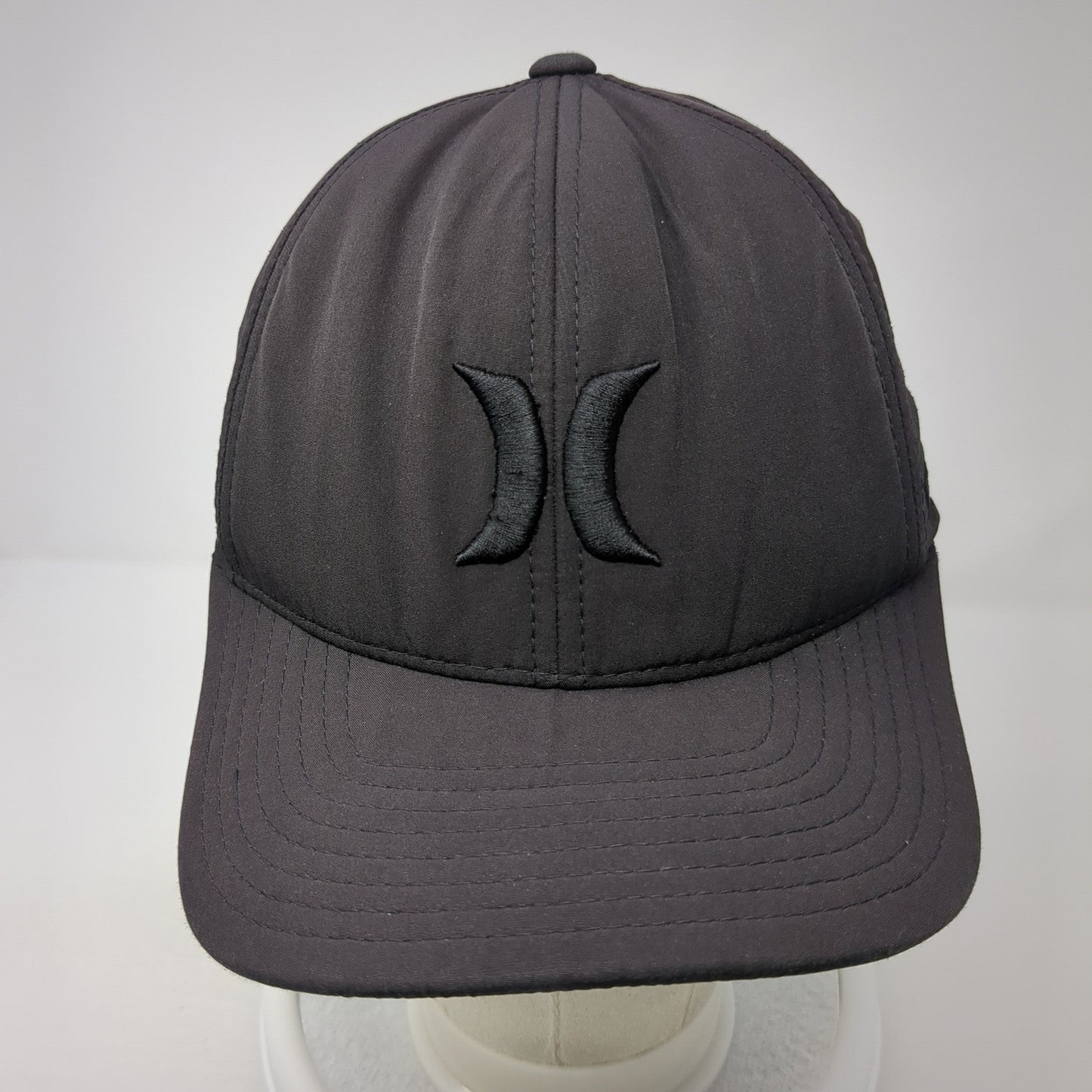 Hurley Fitted Mesh Back Hat Black Embroidered Logo Size S-M Poly Blend