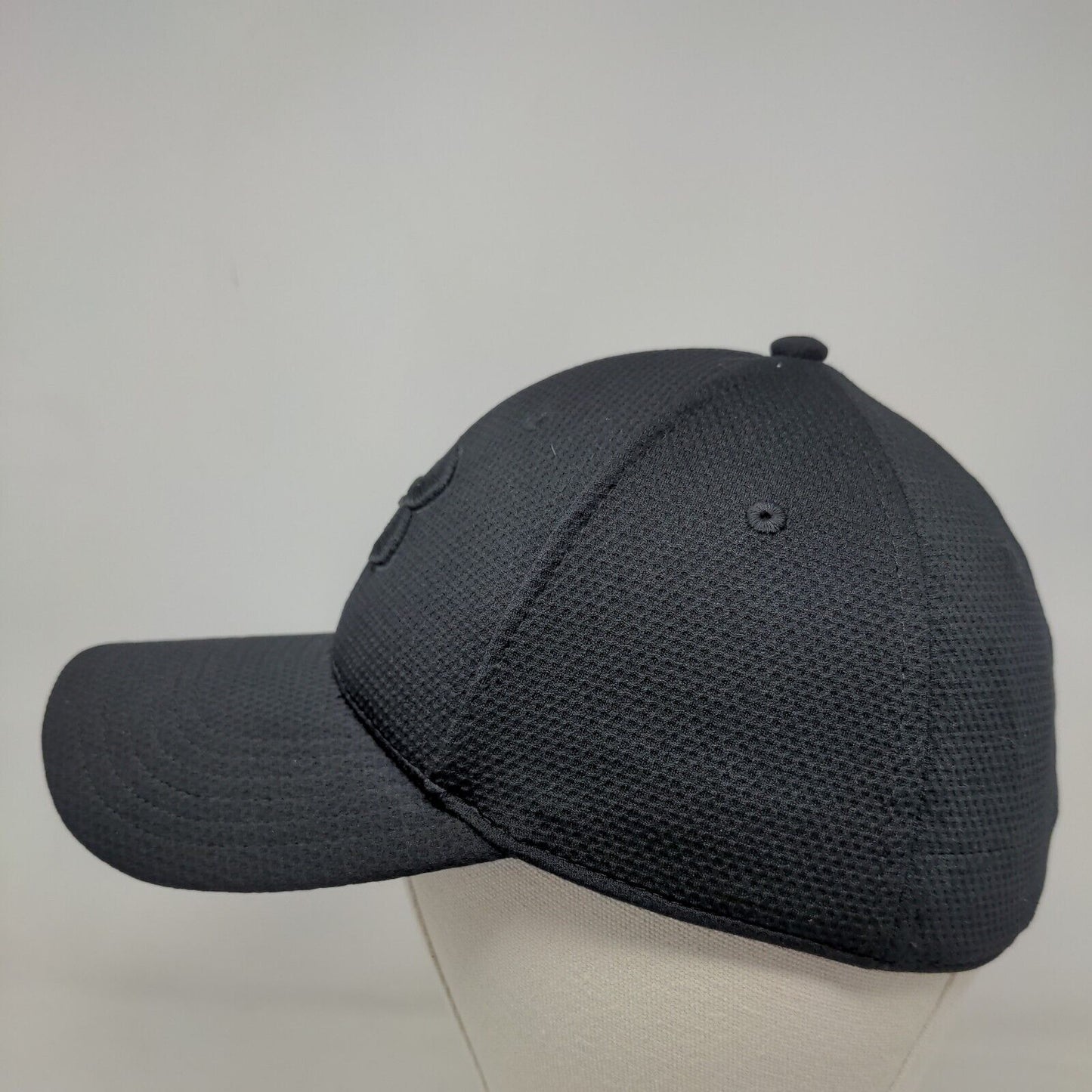 Under Armour Men's Fitted Hat Black Size M/L Embroidered Logo Polyester