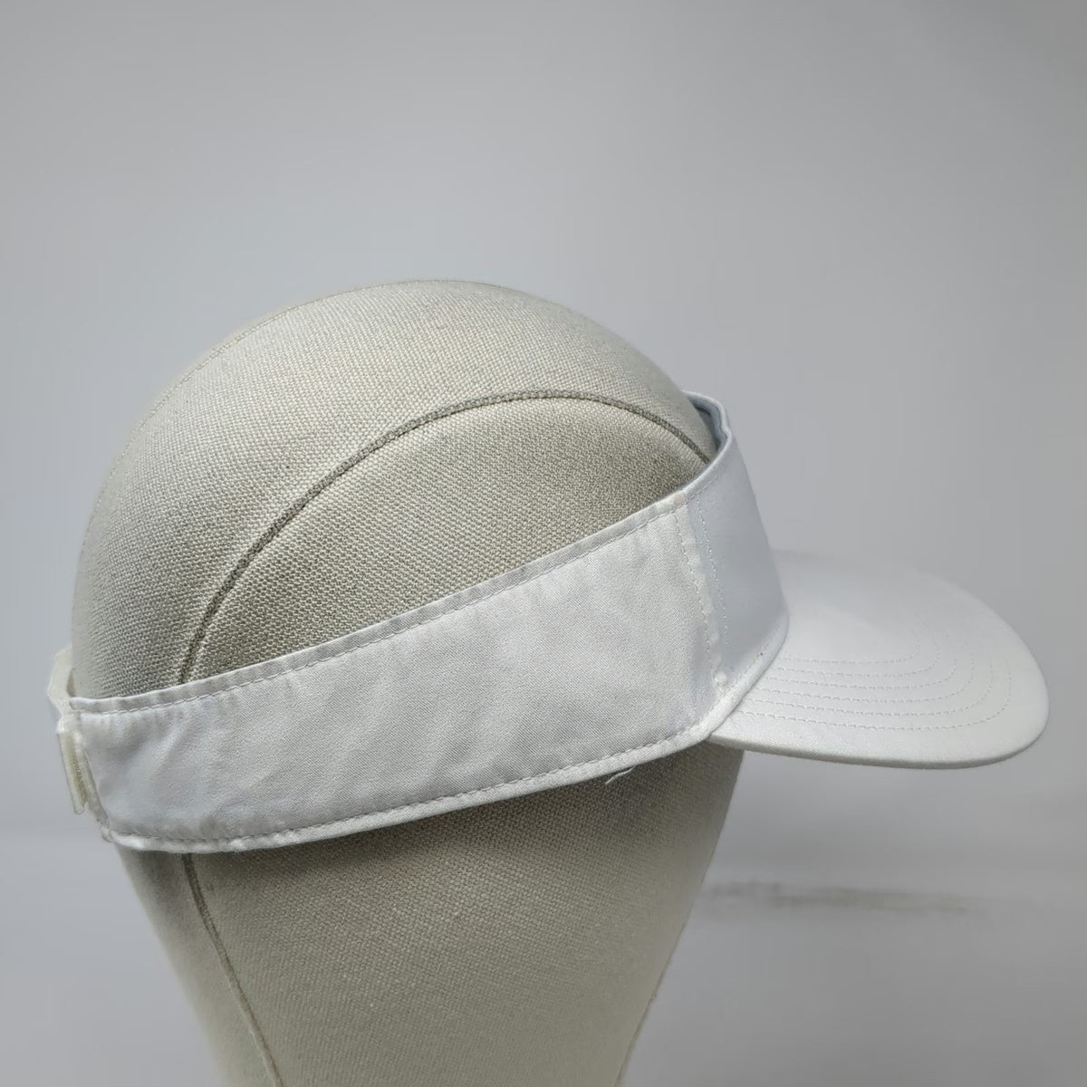 Under Armour Visor White One Size Strapback Embroidered Golf Performance Hat