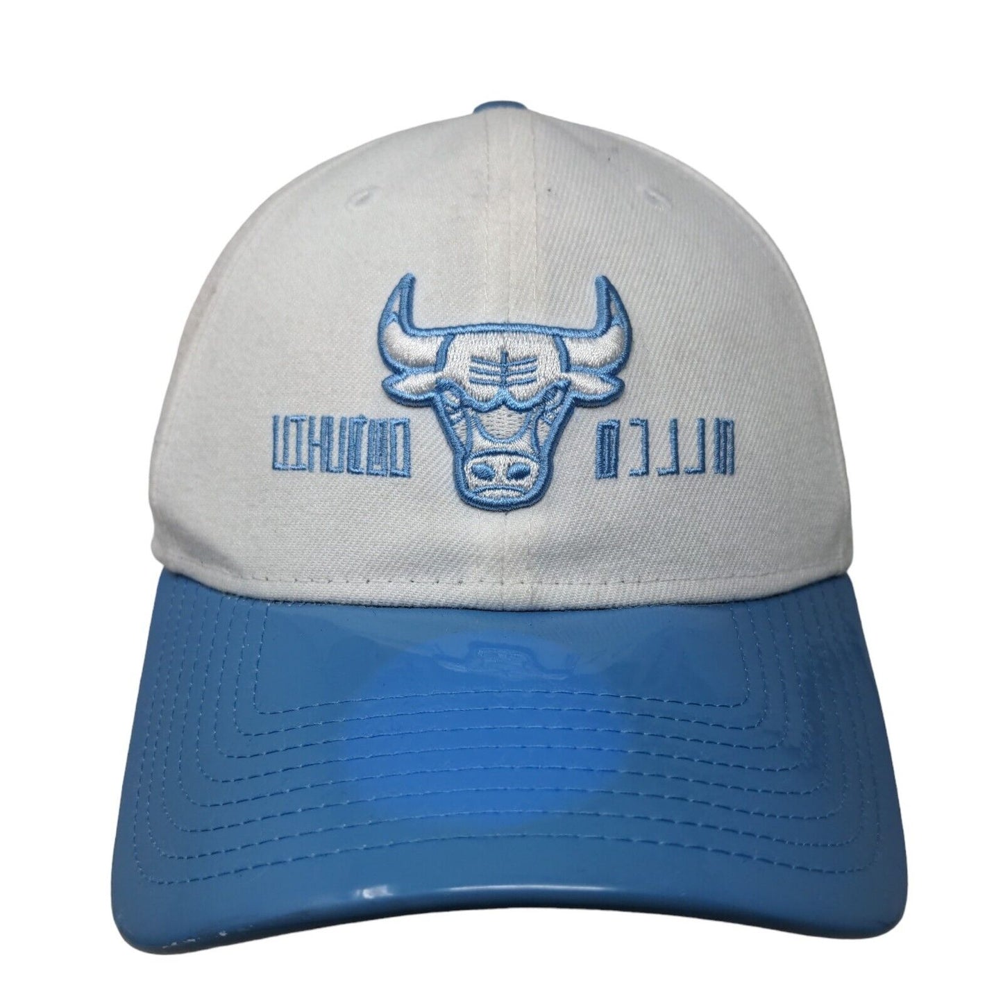 New Era Mens Strapback Hat White Blue OSFA Chicago Bulls 9Forty Mirrored Text