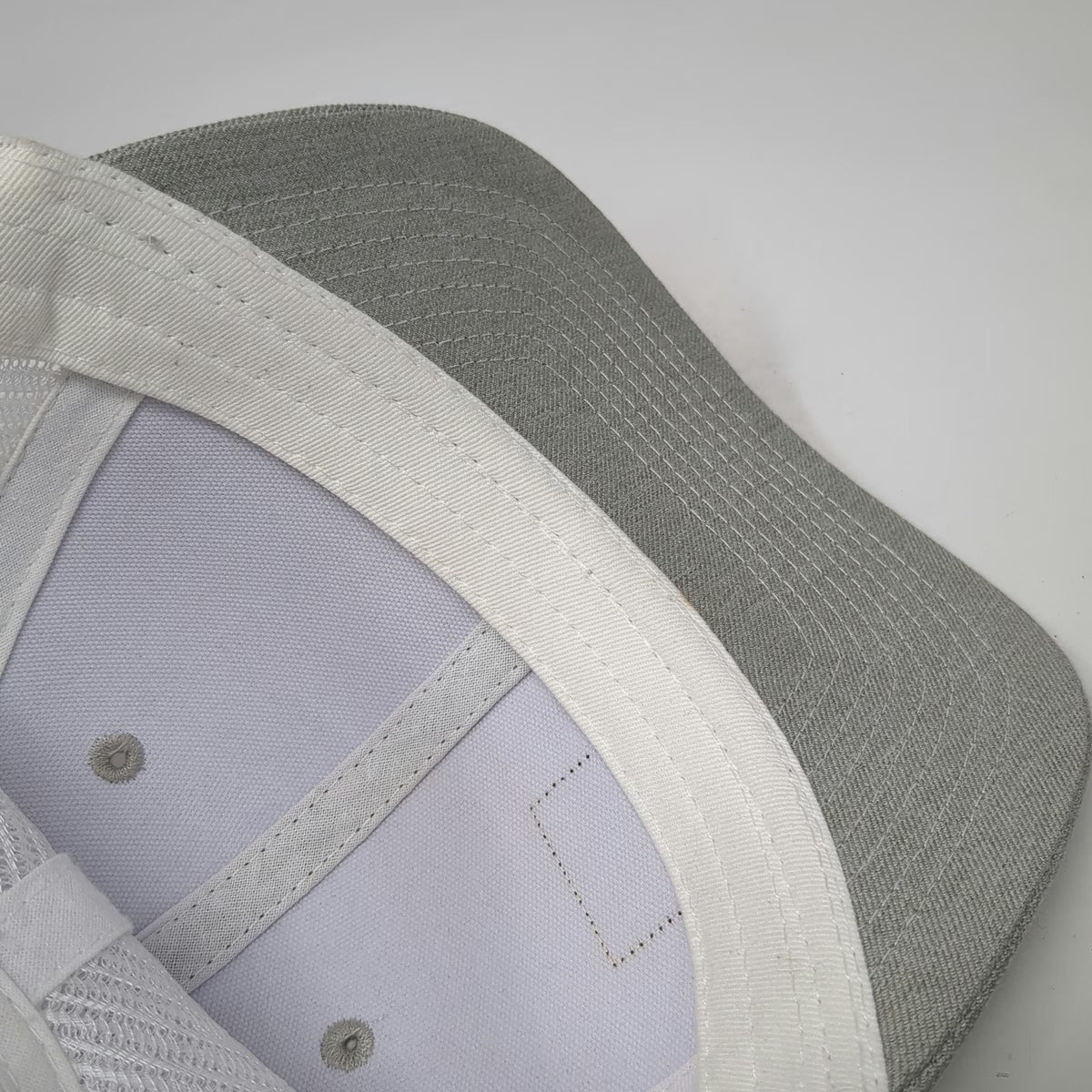 Cat Baseball Cap Gray One Size Snapback Mesh Back Logo Patch Trucker Work hat