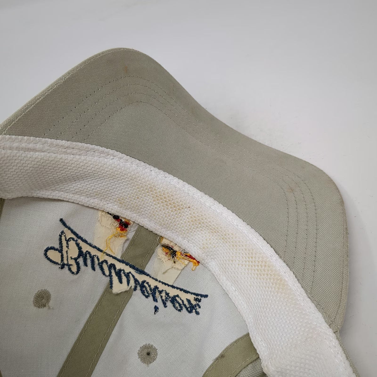 Budweiser Beer Logo Baseball Cap Beige Fly 2002 Fishing Lure Brim Hat Vintage