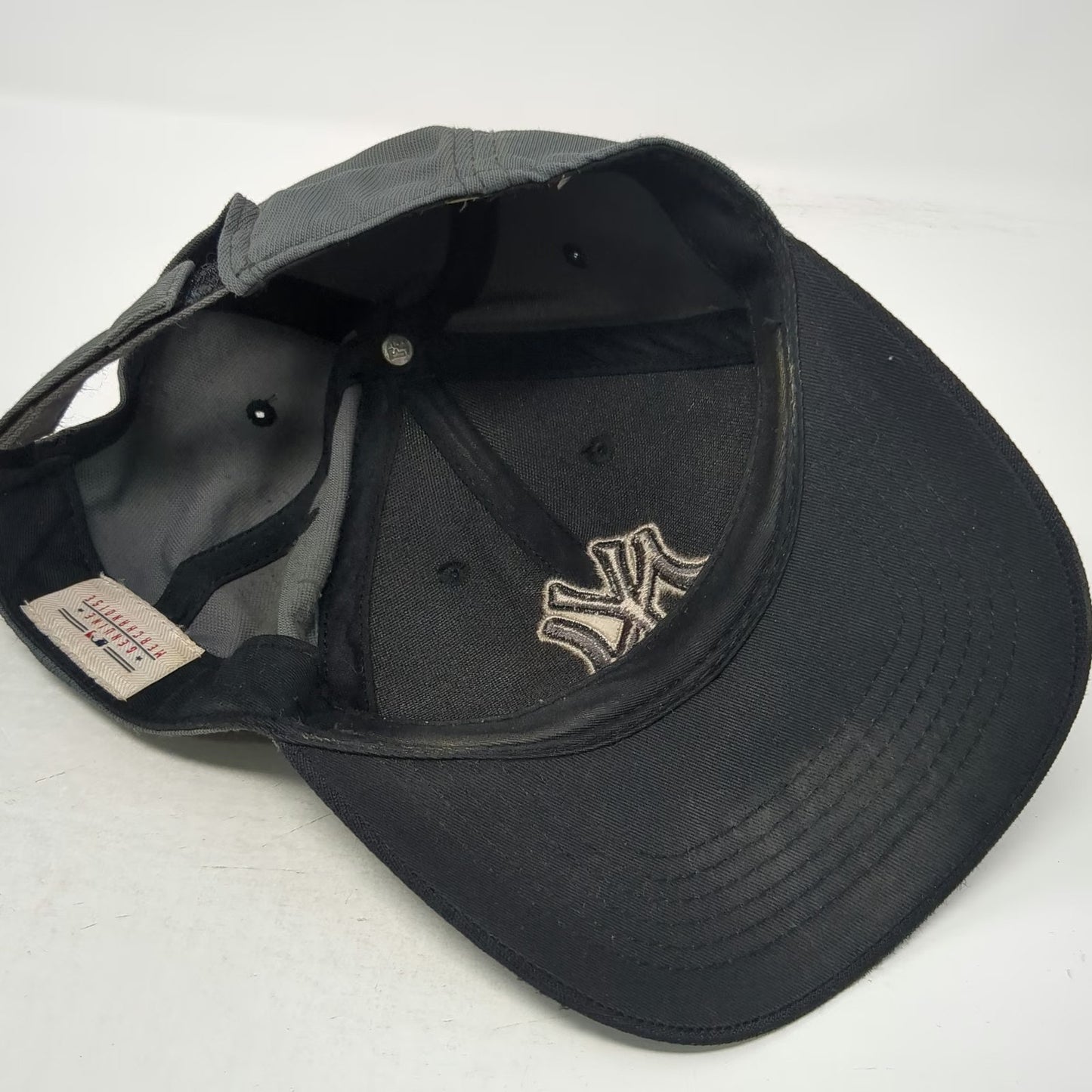 New York Yankees MLB Fan Favorite Baseball Cap Black Gray One Size Hat Two Tone