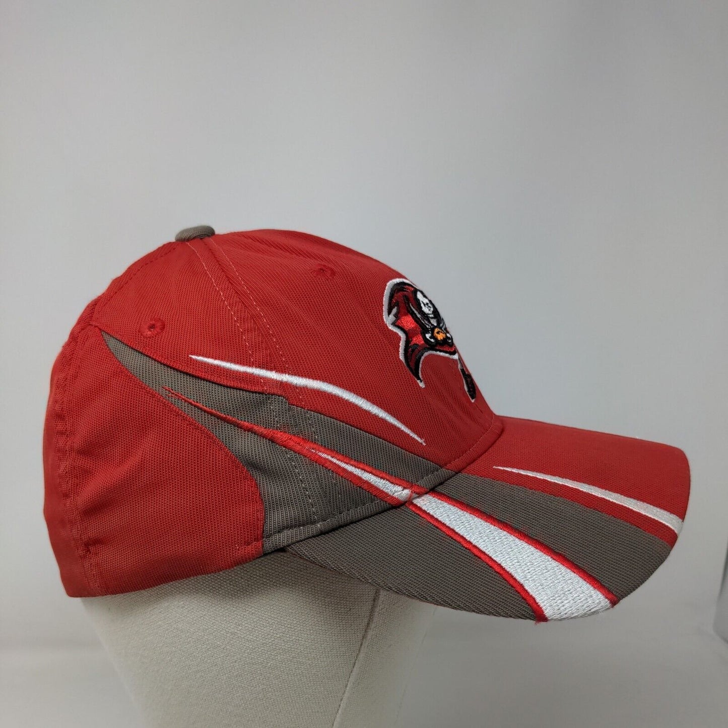 Reebok NFL Men's Fitted Hat Red OSFA Embroidered Tampa Bay Buccaneers Logo