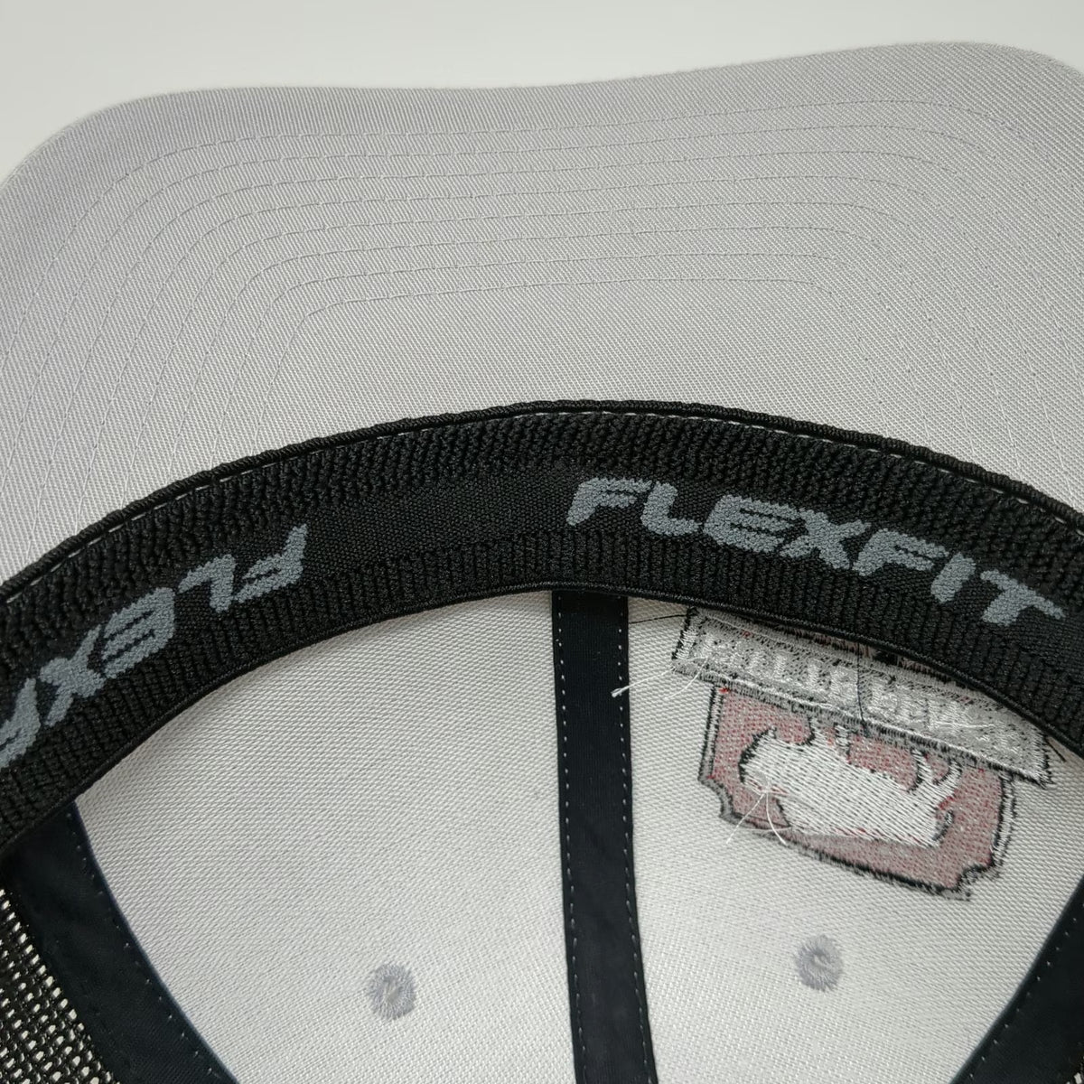 Port Authority Baseball Cap Gray M Fitted Flexfit Mesh Butte Fence Bison Logo