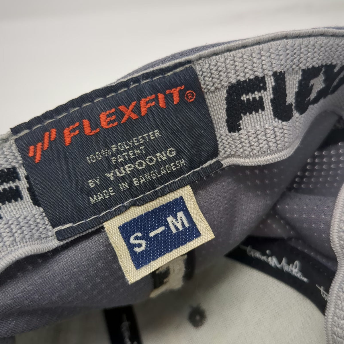 TravisMathew Baseball Cap Gray M Fitted Hat Flexfit Polyester Curved Brim Golf
