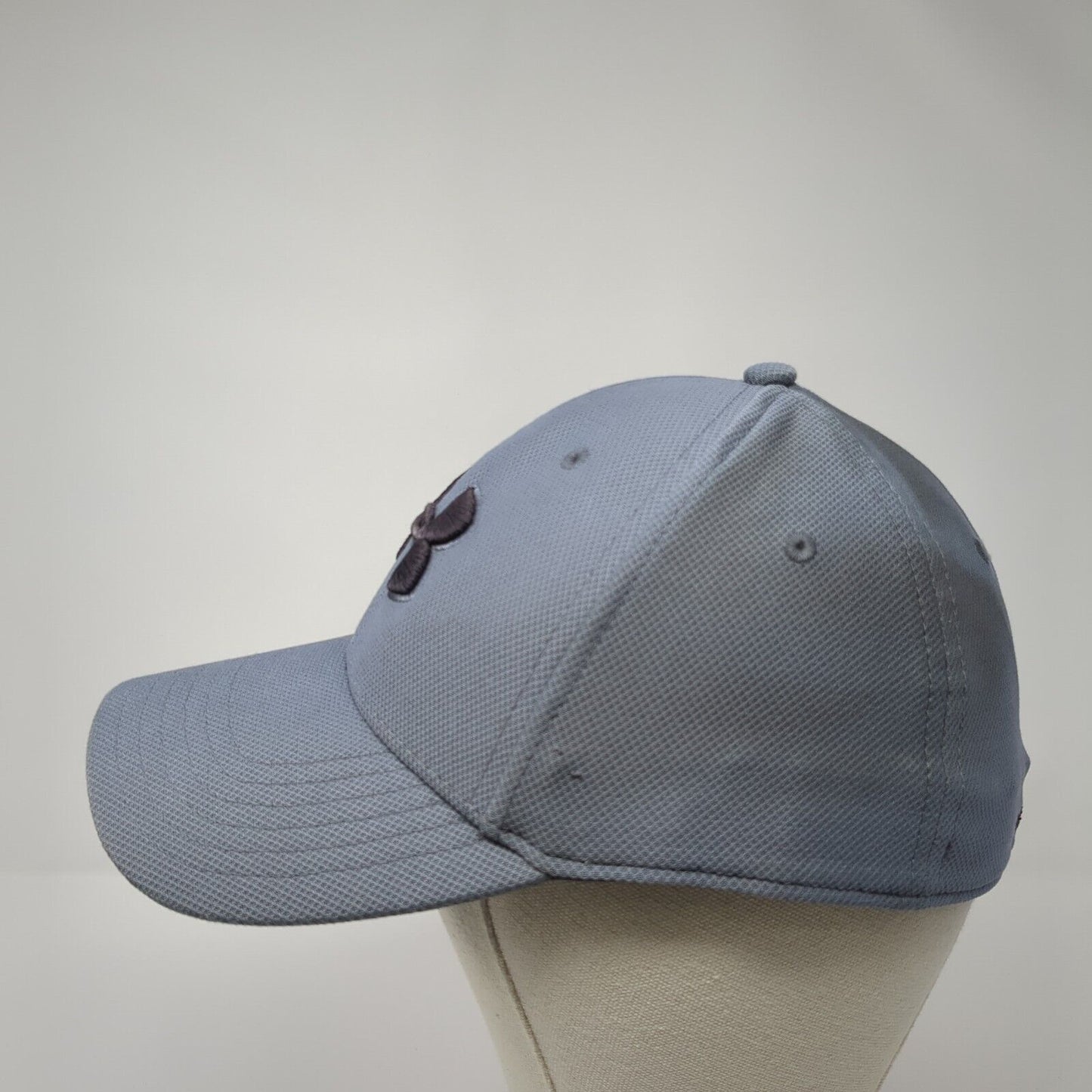 Under Armour Logo Fitted Hat Gray M/L Solid Vent Holes Embroidered