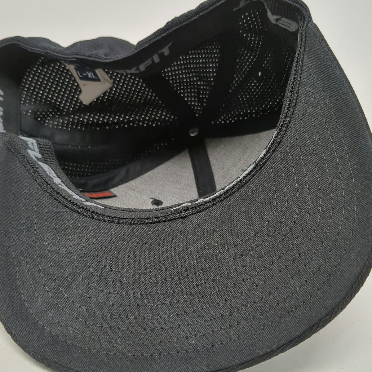 TravisMathew Baseball Cap Black XL Flexfit Capita Logo Signature Golf Sport Hat