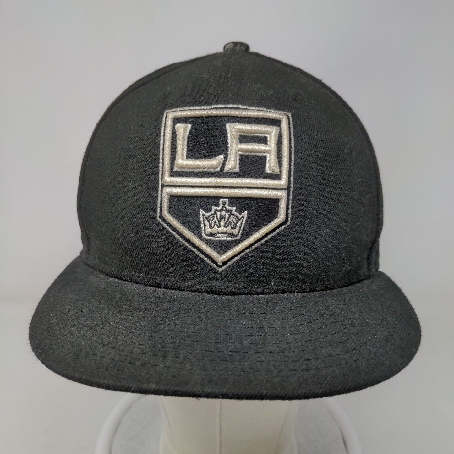 New Era Men's Fitted Hat Black 7 1/4 59Fifty NHL LA Kings Embroidered Logo