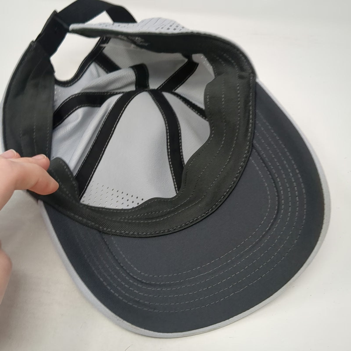 Nike Baseball Cap Gray Size L / XL Dri-Fit ADV Perforated Lightweight Sport Hat