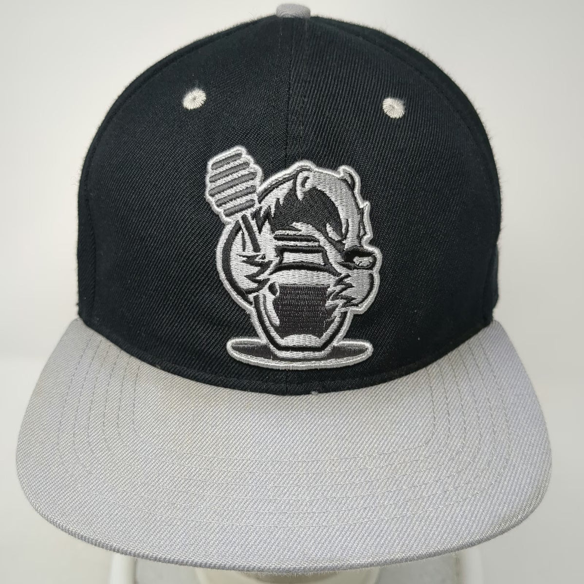Huni Badger Snapback Hat Black OSFM Gray Brim Marijuana Leaf Logo Embroidered