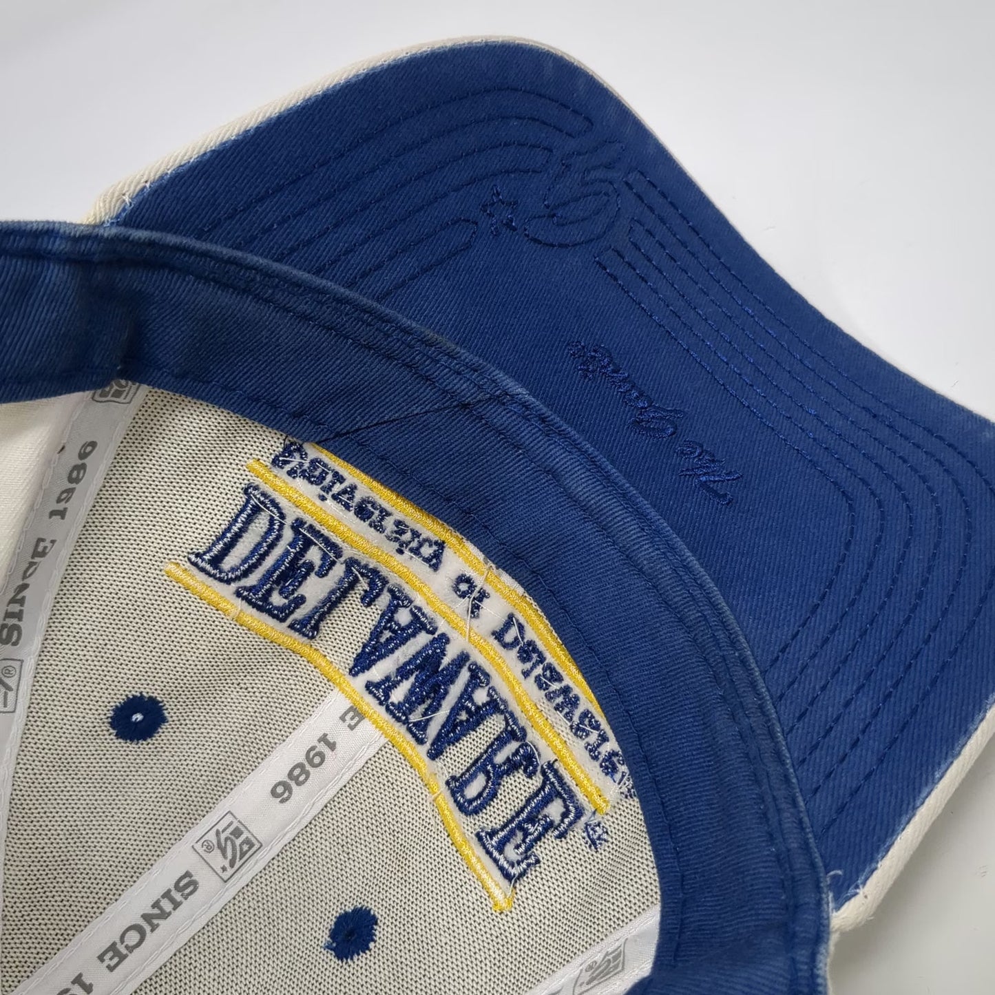 Delaware Fightin Hens NCAA The Game Snapback Hat White Blue Yellow One Size Logo
