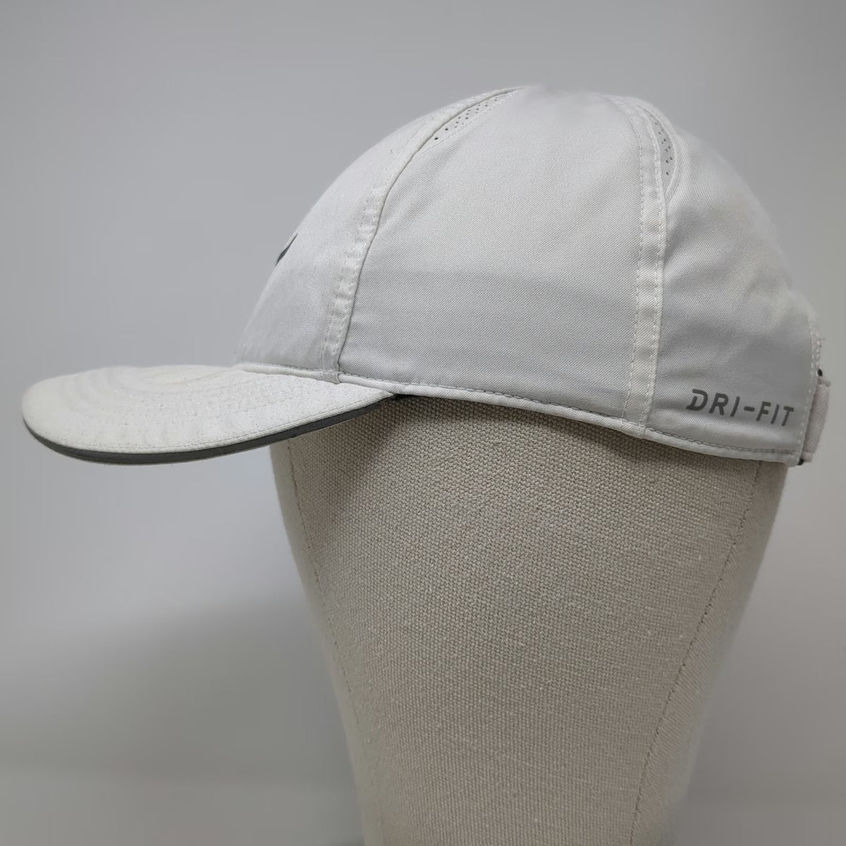 Nike Baseball Cap White One Size Dri-Fit Featherlight Swoosh Logo Strapback Hat