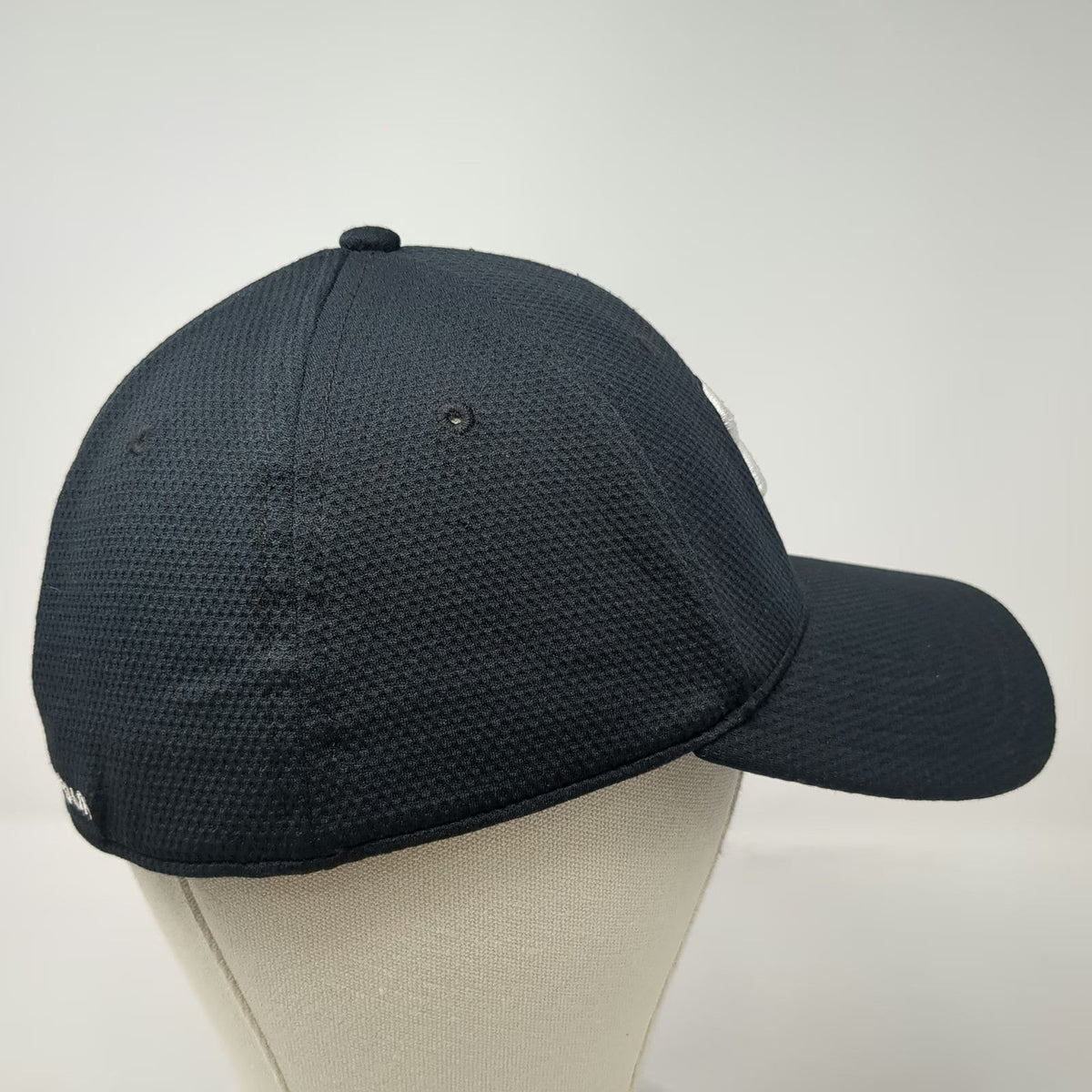 Under Armour Baseball Cap Black L Blitzing Embroidered Logo Fitted Athletic Hat