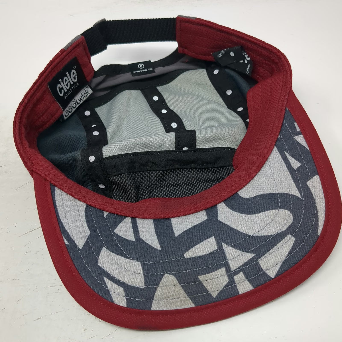 Ciele Athletics 5 Panel Gray Red One Size Running CoolWick Reflective Brim Hat