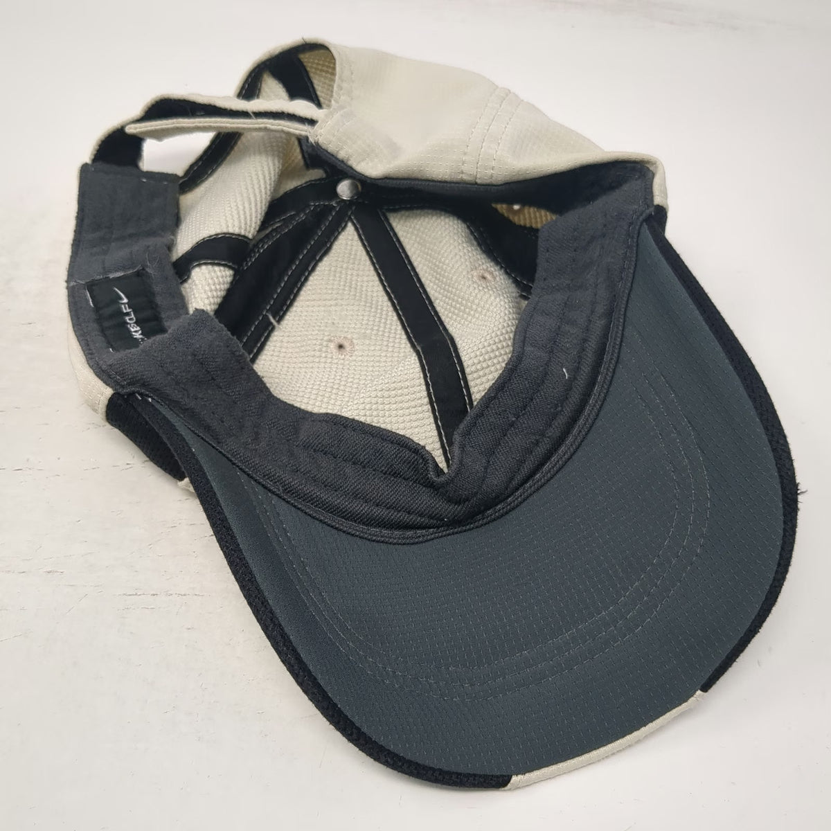 Nike Baseball Cap Beige One Size Strapback Hat Nike Golf Swoosh Logo Contrast