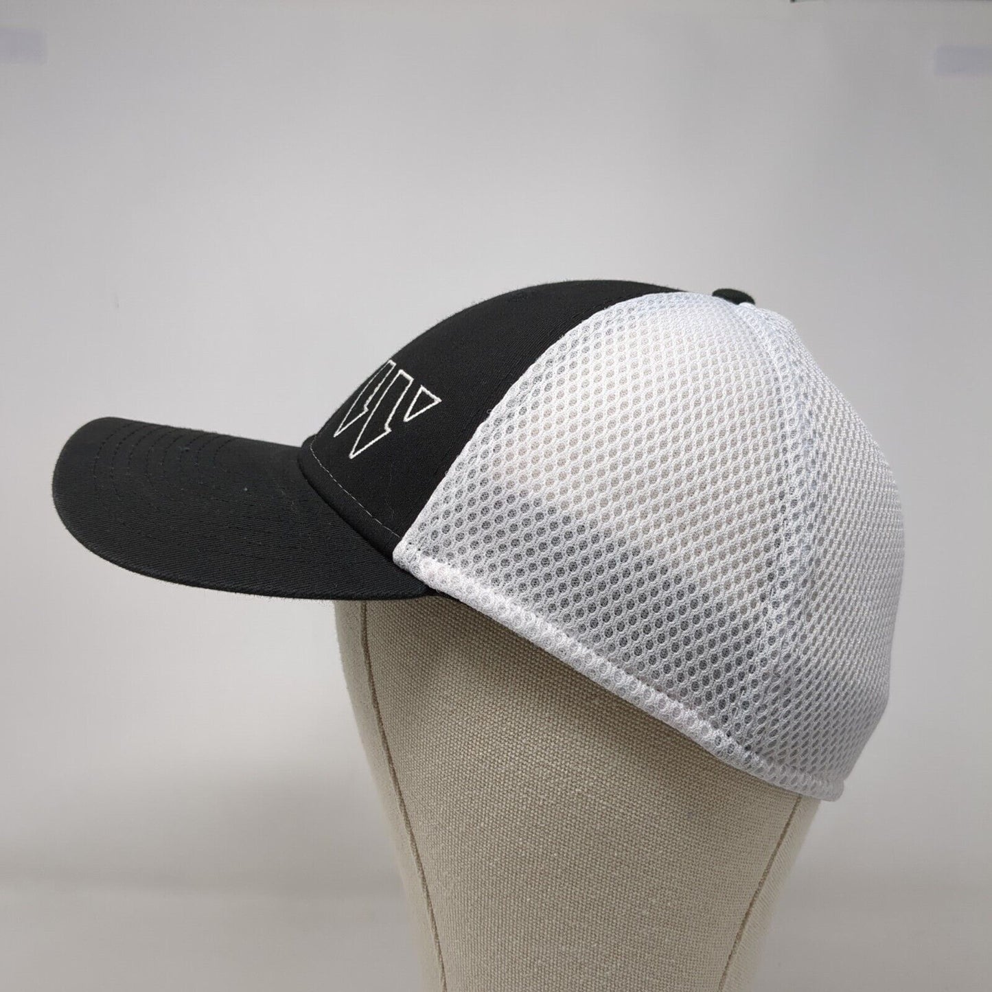 New Era Fitted Trucker Hat Black L/XL Breathable Mesh Back 39Thirty 6 Panel