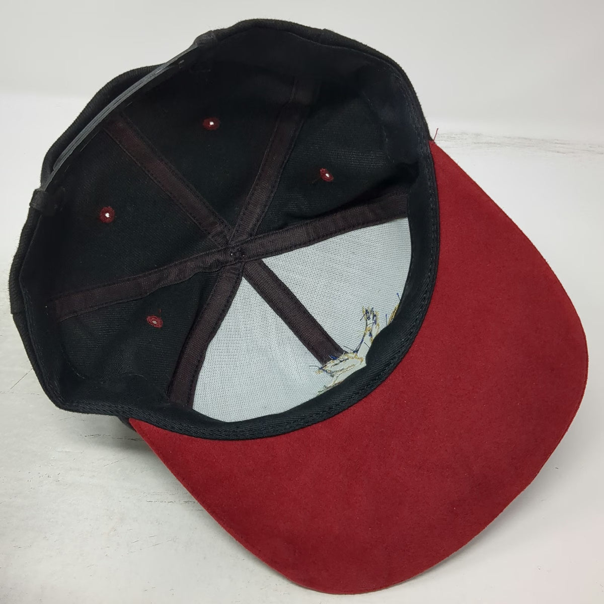 Black Red Snapback One Size Peace Dove Embroidered Hat Two Tone Suede Brim Bird