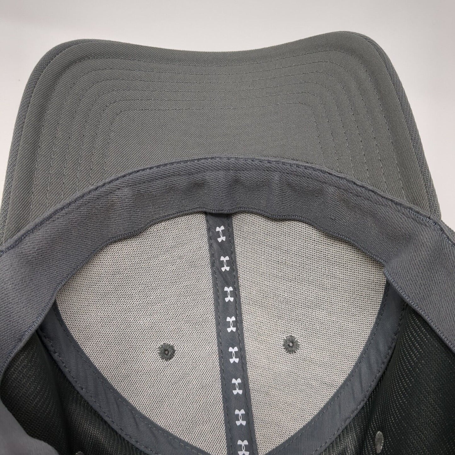 Under Armour Golf Fitted Hat Gray L/XL Lightweight Vented Holes 6 Panel