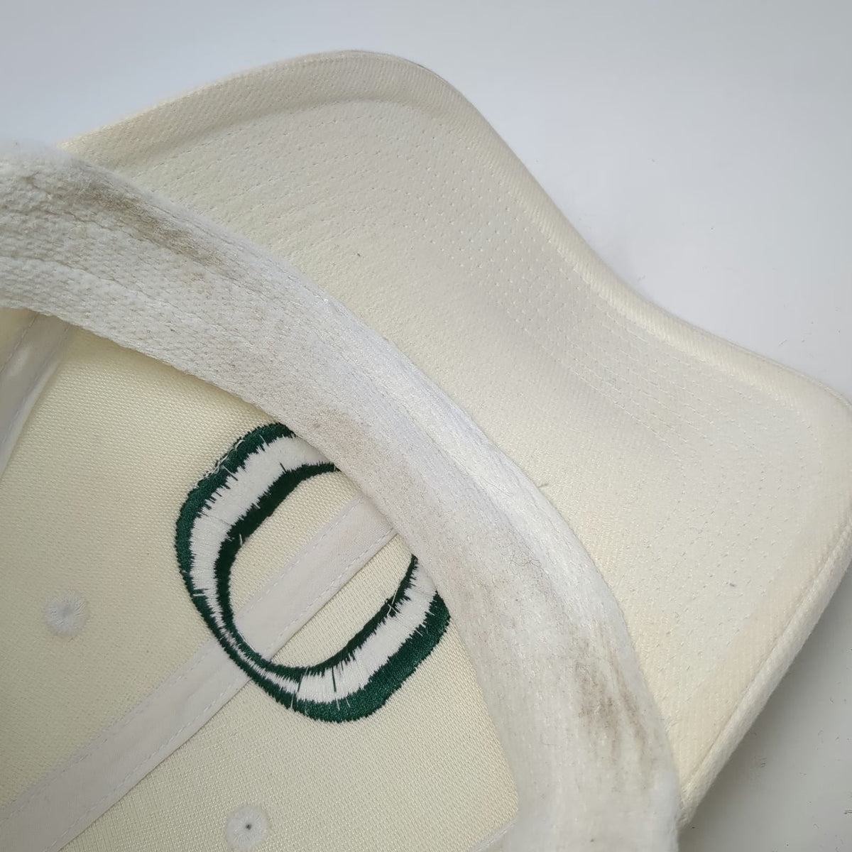 Nike Oregon Ducks NCAA White One Size Cap Hat Swoosh Flex Stretch Fit Logo