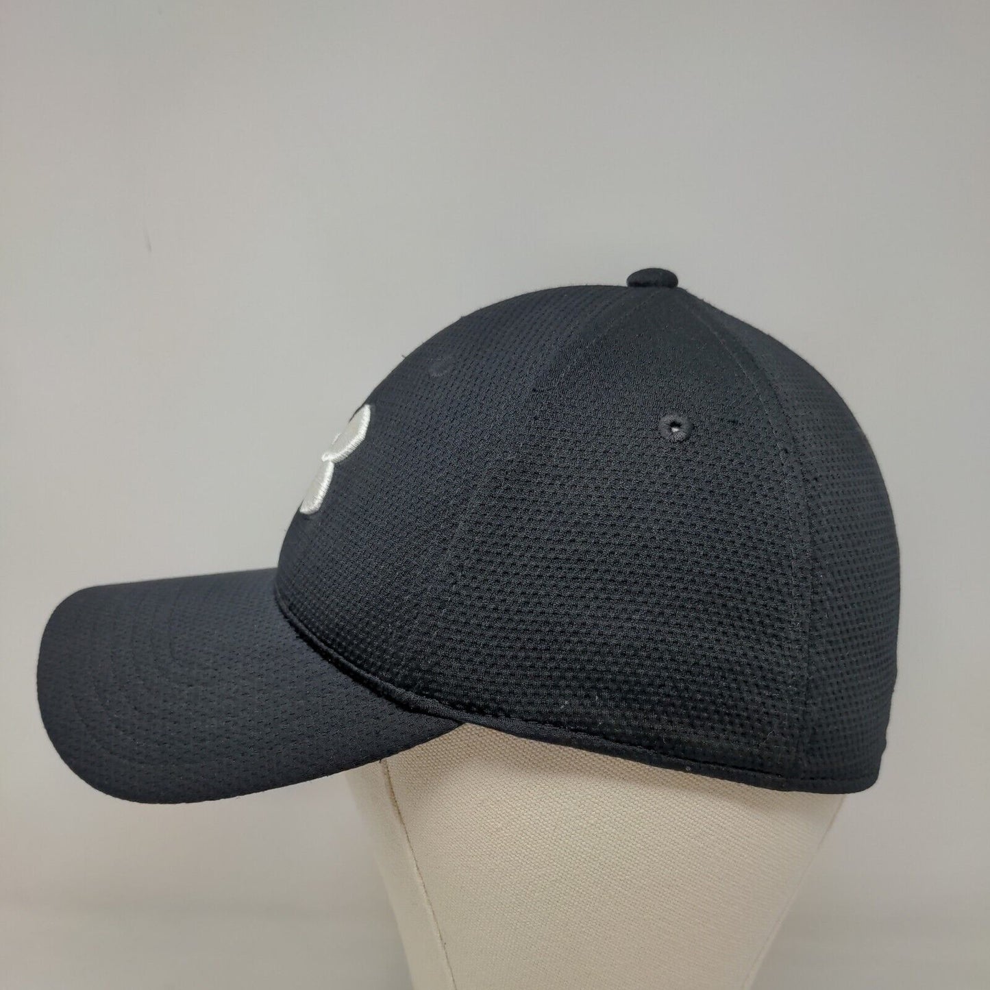 Under Armour Men's Fitted Hat Black Size M/L Embroidered Logo