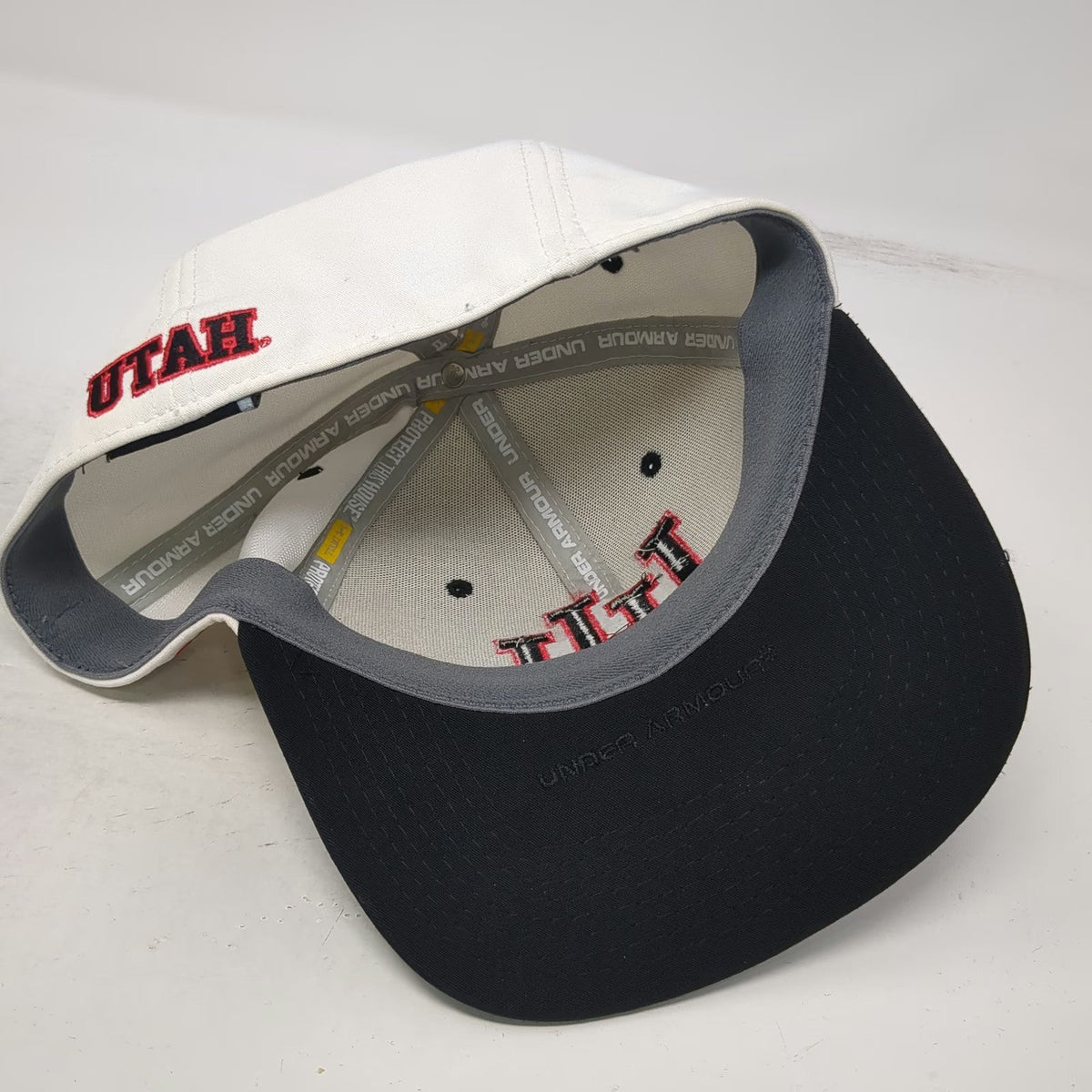 Under Armour Utah Utes NCAA Cap White M Fitted Structured Stretch Fit Logo Hat