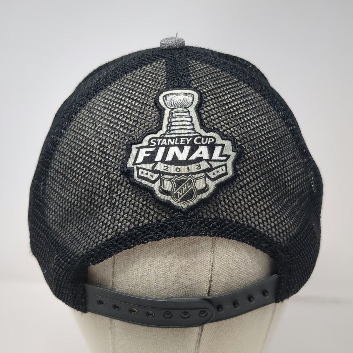 Chicago Blackhawks NHL Reebok Trucker Hat Gray Black One Size 2013 Stanley Cup