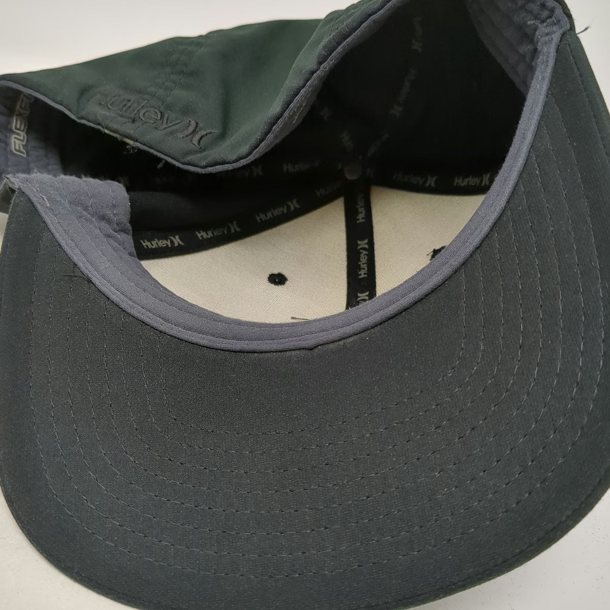 Hurley Baseball Cap Green XL Flexfit Embroidered Logo Polyester Stretch Fit Hat