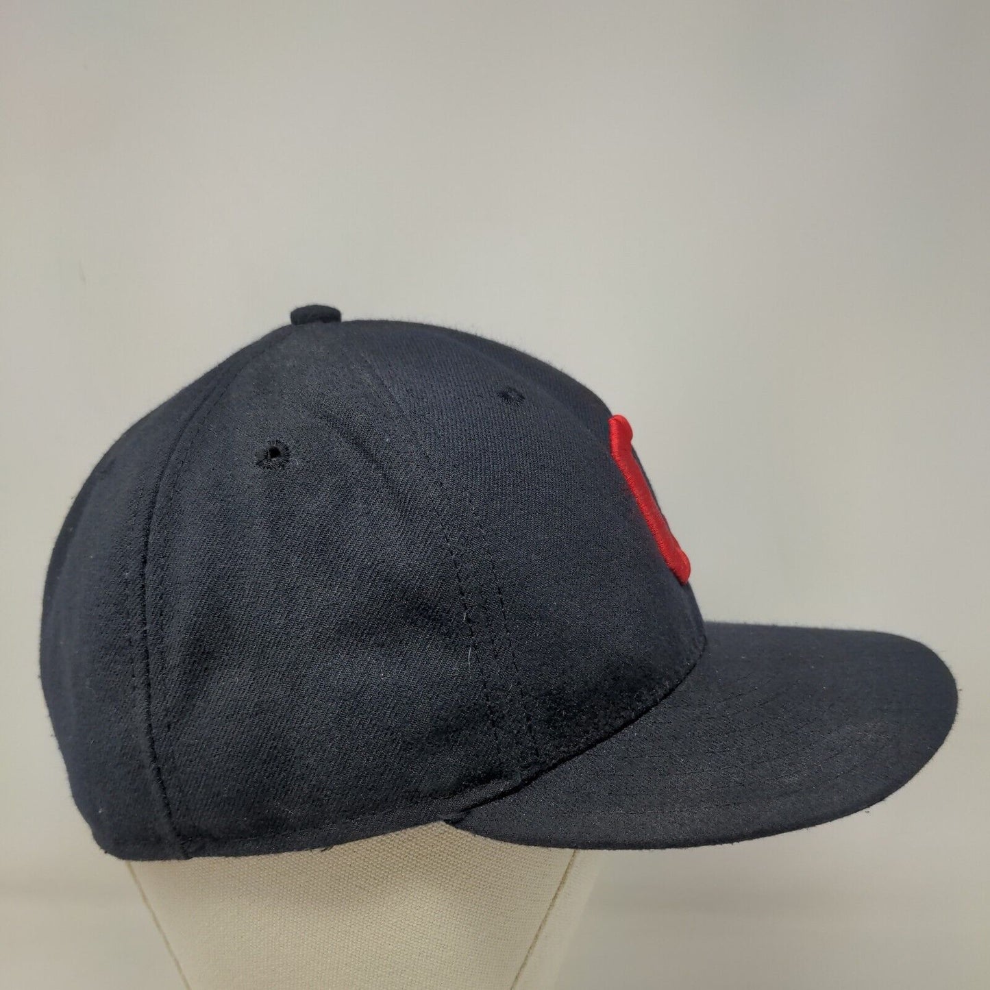 New Era Men's Fitted Hat Blue Size 7 3/8 Cleveland Indians Embroidered Logo