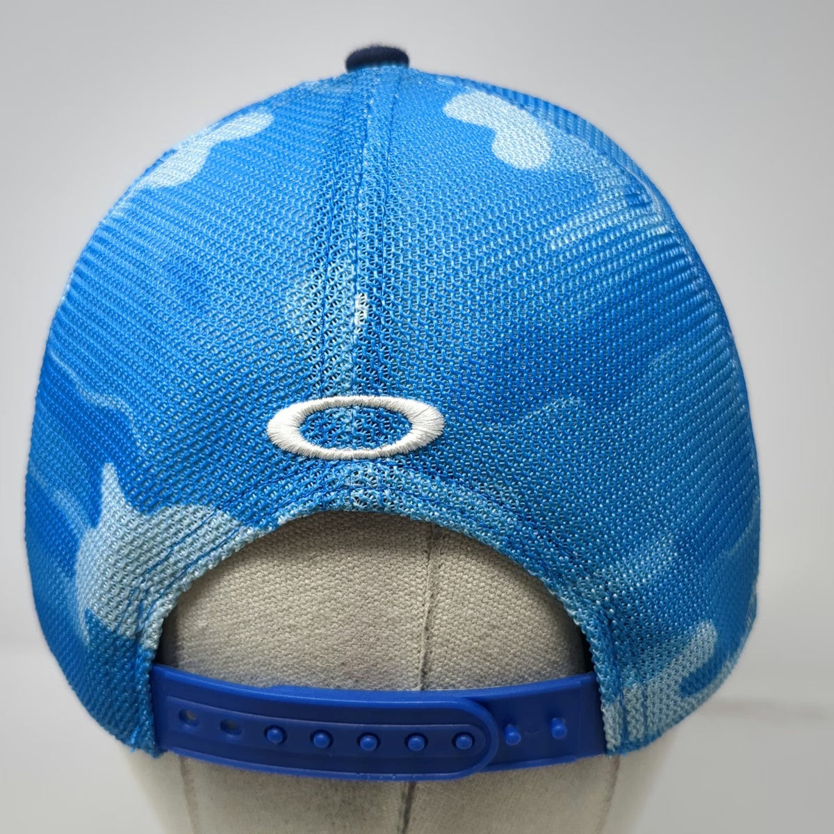 Oakley Trucker Hat Blue One Size Snapback Camo Mesh Embroidered Logo Sun Cap