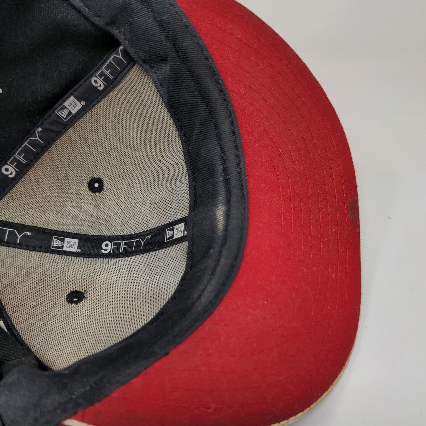 New Era Men's Snapback Hat Black M-L Embroidered New York Yankees Logo 9Fifty