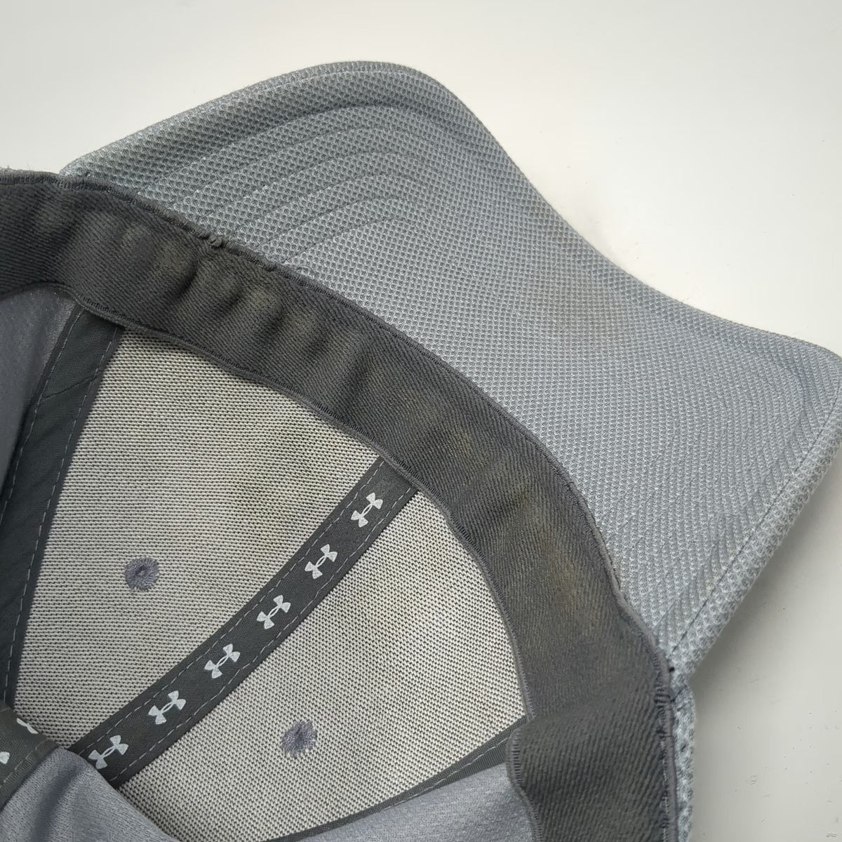 Under Armour Baseball Cap Gray XL Fitted Mesh Stretch Fit Breathable Hat