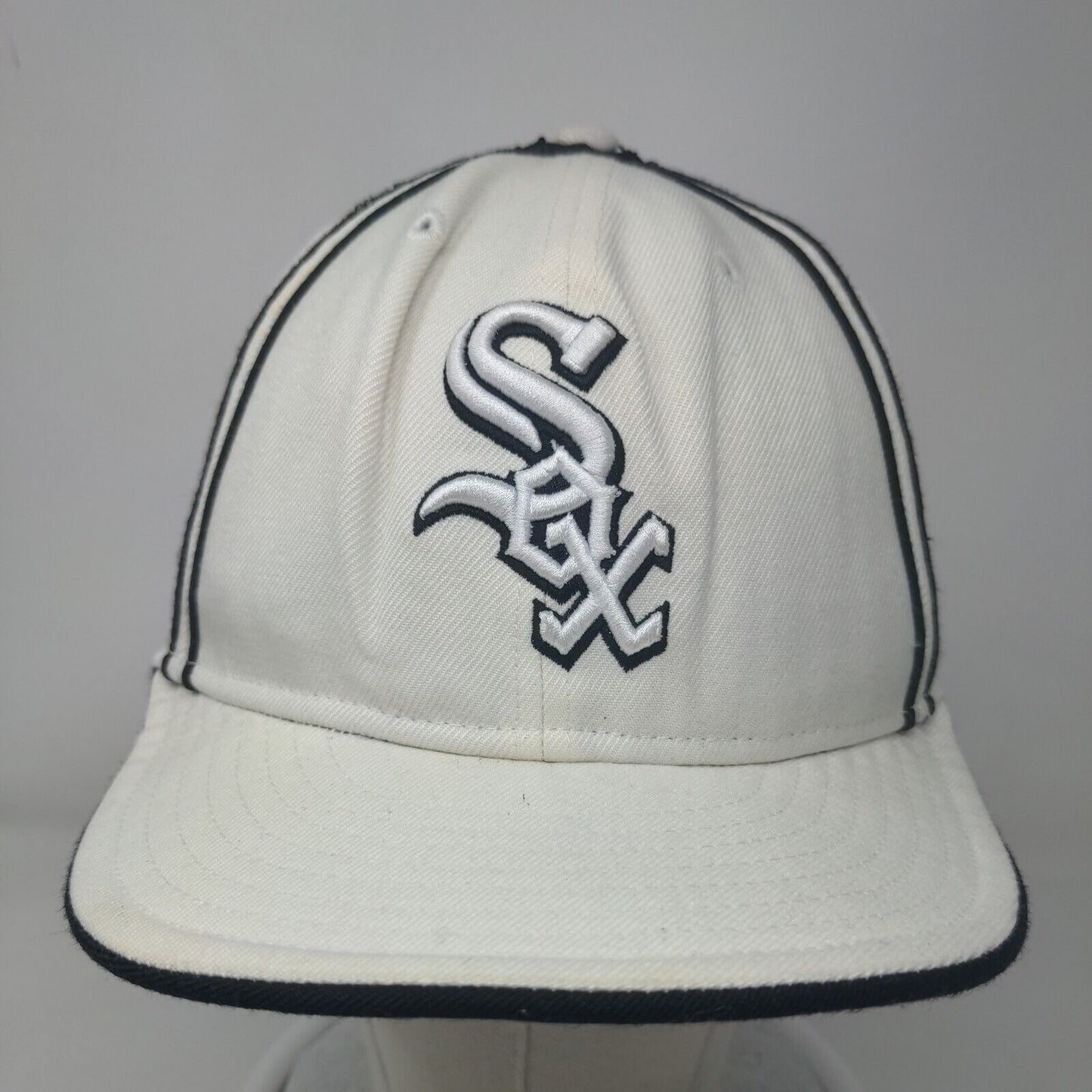 New Era Men's Fitted Hat White 7 3/8 Embroidered Chicago White Sox 59Fifty Logo